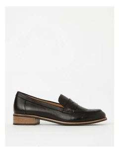 Loris Flat Shoes in Black Leather