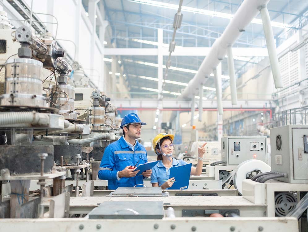 Workers at a manufacturing site using a private mobile network from Bell. 