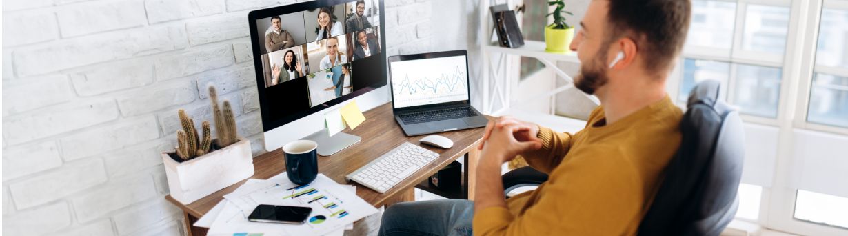 A remote employee using cloud-based Webex from Bell software to collaborate with colleagues who are using multiple devices.