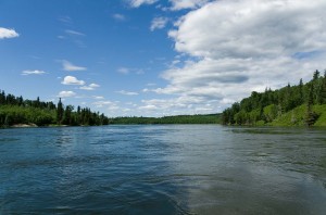 Current in the narrows between Trade Lake and Uskik Lake