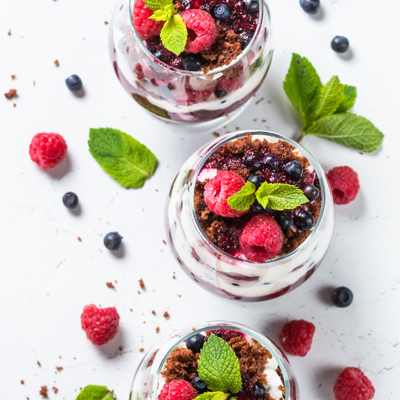 Parfait crémeux aux fruits rouges et au granola extra croustillant