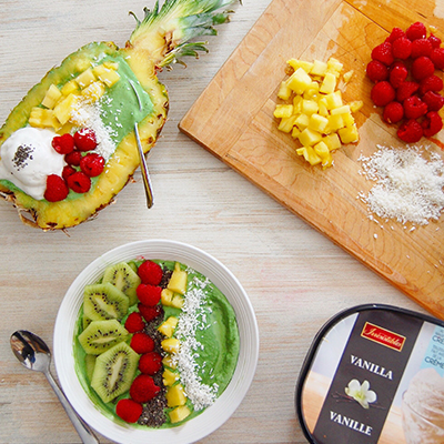 Acai bol à l'ananas et au thé matcha