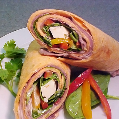 Wrap au rosbif et fromage feta aux tomates séchées