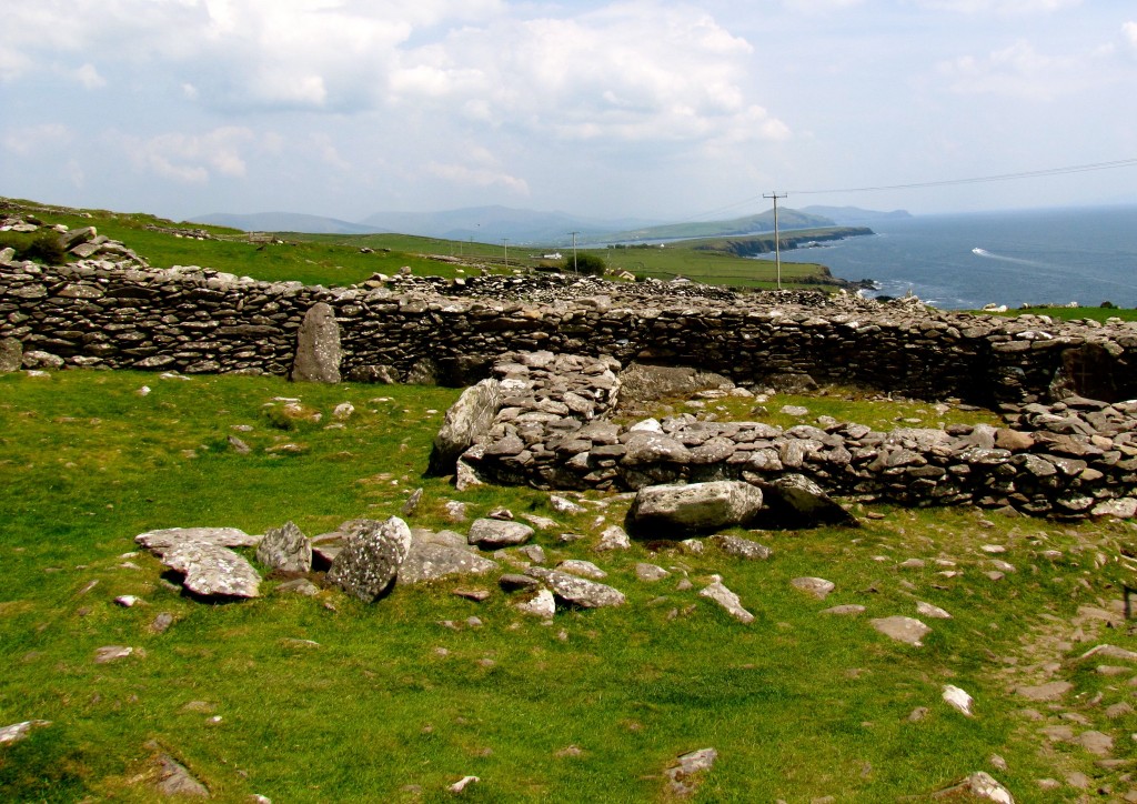 Up the hill a ways from Fahan is a little neolithic farmstead, with stone fences and a surviving beehive hut.