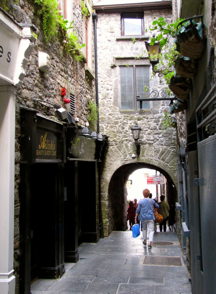 Or down little alleys like this one. This is the Butter Slip. Because of the shade here, farmers would store their milk and butter and cheese here during market days.