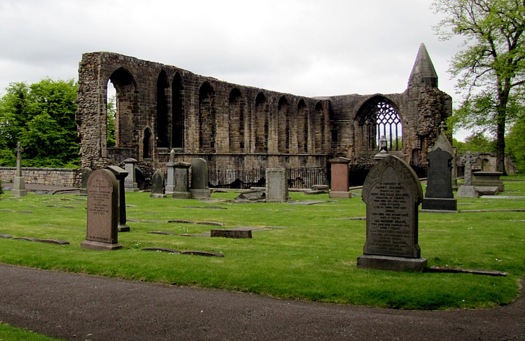 It's actually Dunfermline Abbey Church. This wall is about all that remains of the abbey itself.