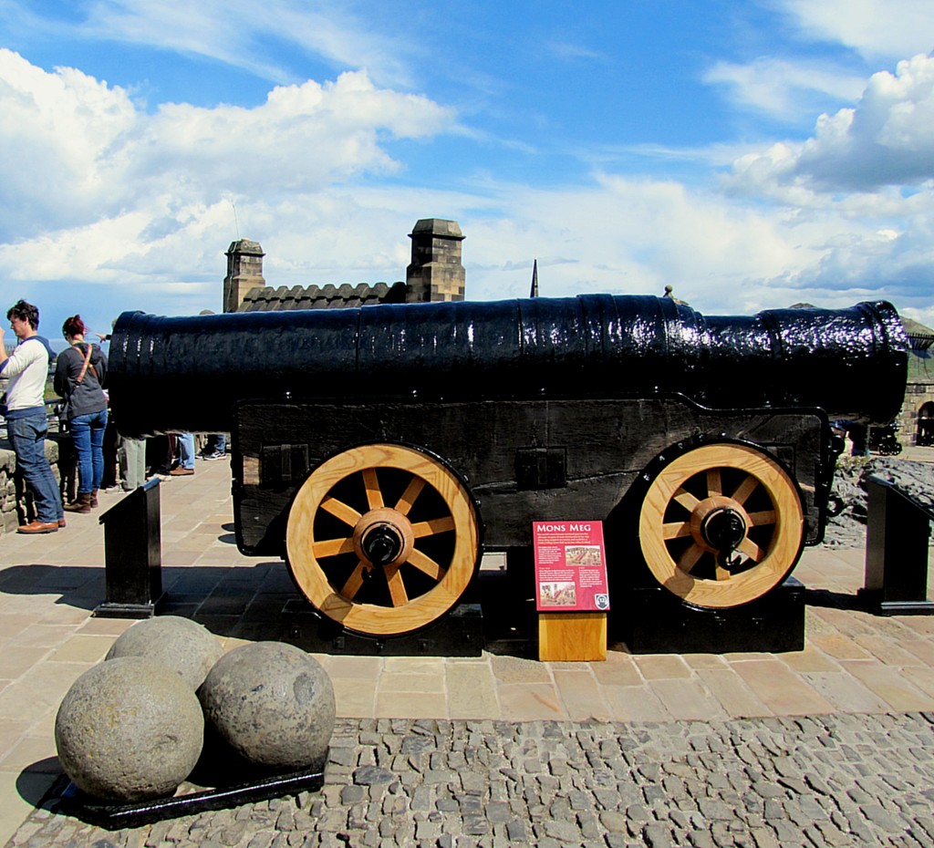 This is Mons Meg, a huge medieval bombard. It was transported using the wheels, but it would be dismounted and set into a trench in an earthworks to fire. It could lob one of those 330lb gun stones up to two miles.