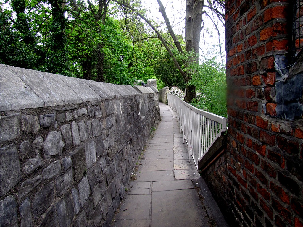 The walls are very cool, but very, very narrow. Especially compared to someplace like Londonderry. Built in a different time to defend against different threats.