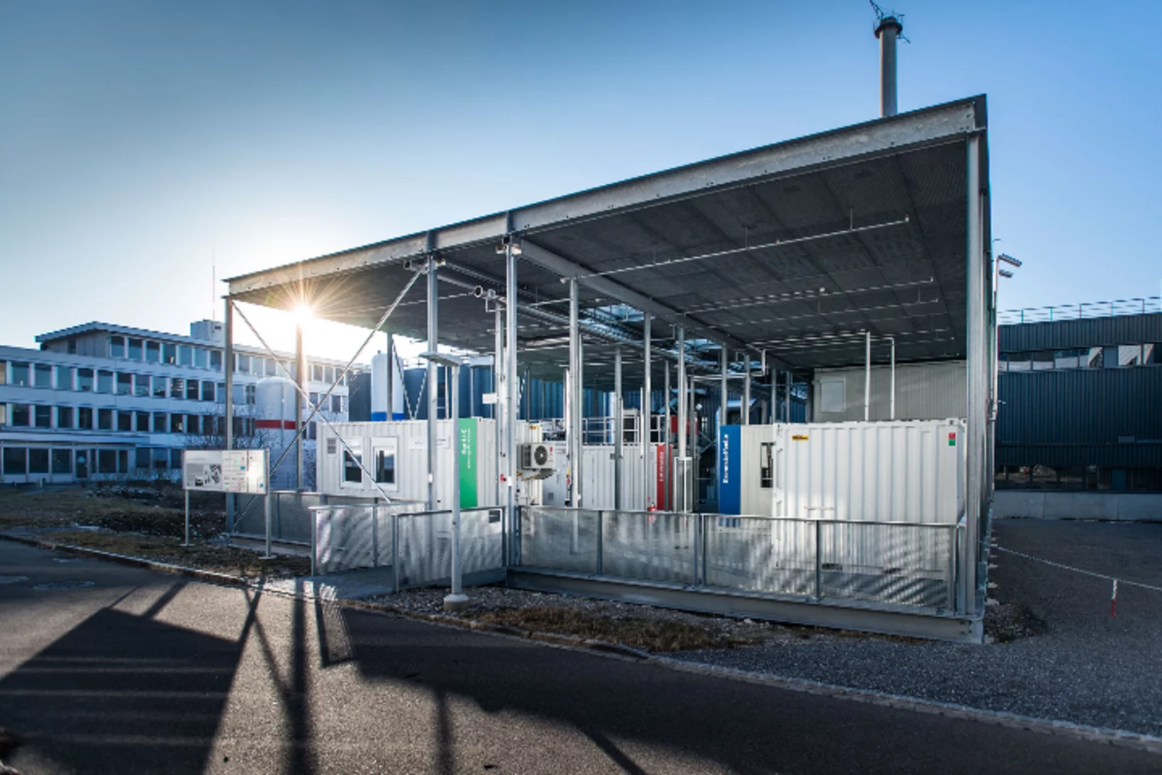 Die ESI-Plattform am PSI (Stationen 19 bis 22) erforscht, wie erneuerbare Energie aus Wind und Sonne gespeichert und bei Bedarf wieder verfügbar gemacht werden kann.