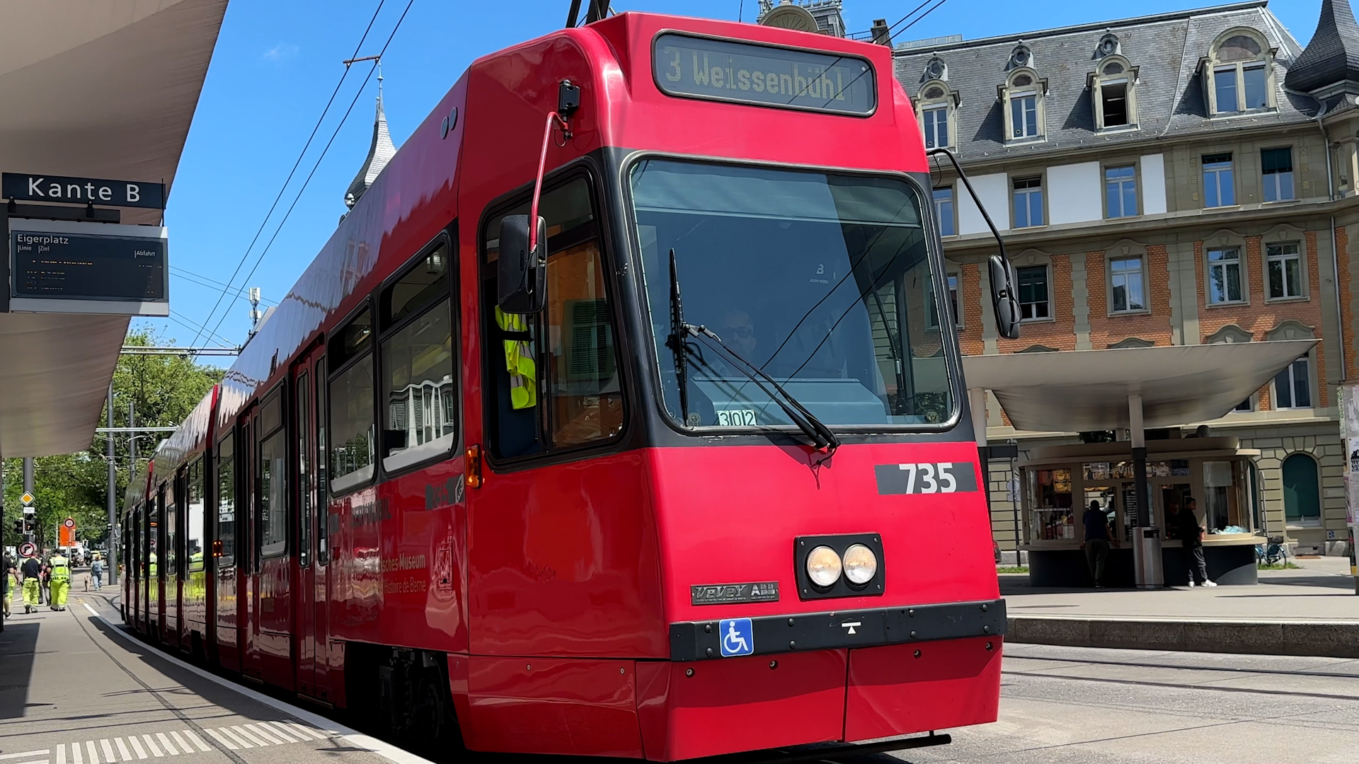 Decommissioned Bernese trams sent to Ukraine.