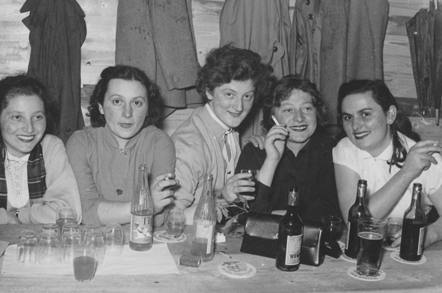 Photo of Italian women in Switzerland.