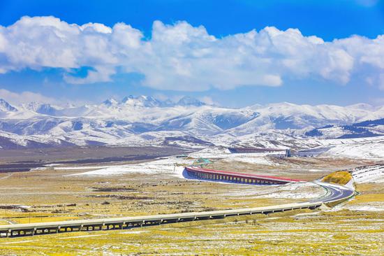 Expressway winds through grassland in Sichuan