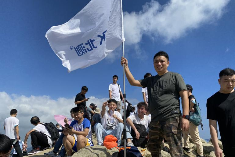 北测检测汽车事业部成功登顶梧桐山