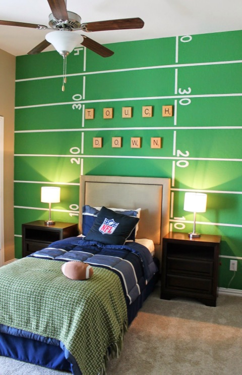 For the kid who lives in jerseys and grass stains, a football field wall means it's game time all the time. Complement the sporty look with DIY bedding in his favorite team's colors.
See more at The Ragged Wren »
