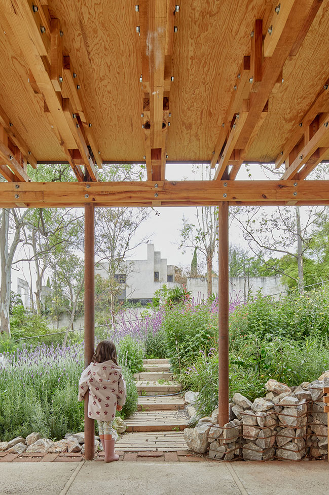 El Terreno by VERTEBRAL: Urban community garden and educational center