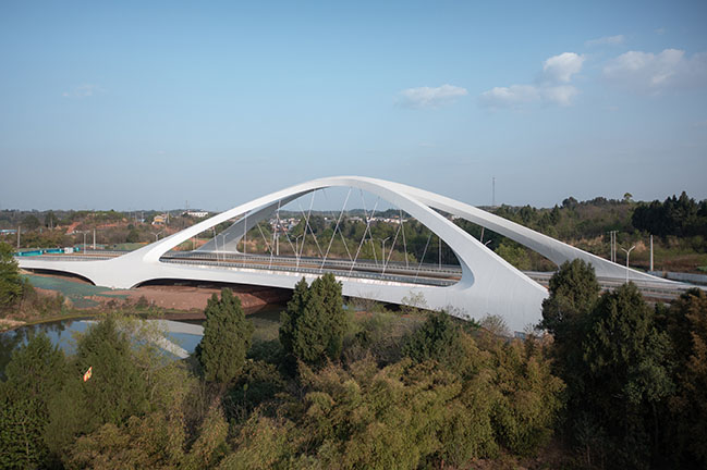 Zaha Hadid Architects completes Jiangxi River Bridge in Chengdu