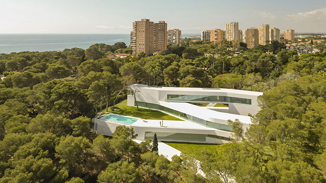 Sabater House by Fran Silvestre Arquitectos