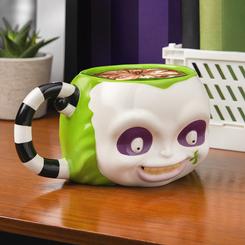 Despierta tu lado más excéntrico con la taza 3D de Beetlejuice. Con una capacidad generosa de 650 ml, esta taza te sumerge en el peculiar mundo del famoso fantasma.