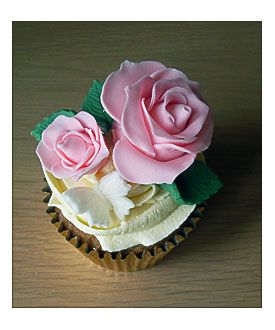 Floral Cupcakes With Vintage Tea Cups