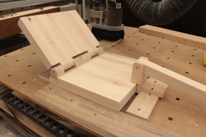 Wood hinge maple press