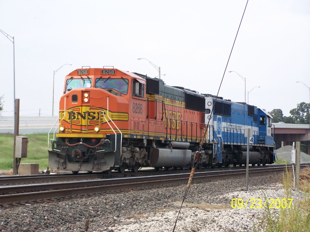 BNSF SD75M 8268