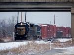 CSX 6921 passes under Natcher Parkway switching cars in snow 1/28/09