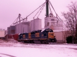 CSX 6921 with Heritage Feed and Grain in background 1/28/09