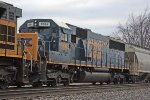 CSX 8664 on Q687-08