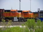 BNSF ES44DC 7685 & BNSF SD75M 8268