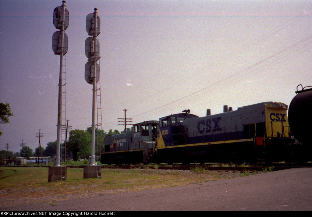 CSX 1178 & 1130 beside the old Seaboard signals