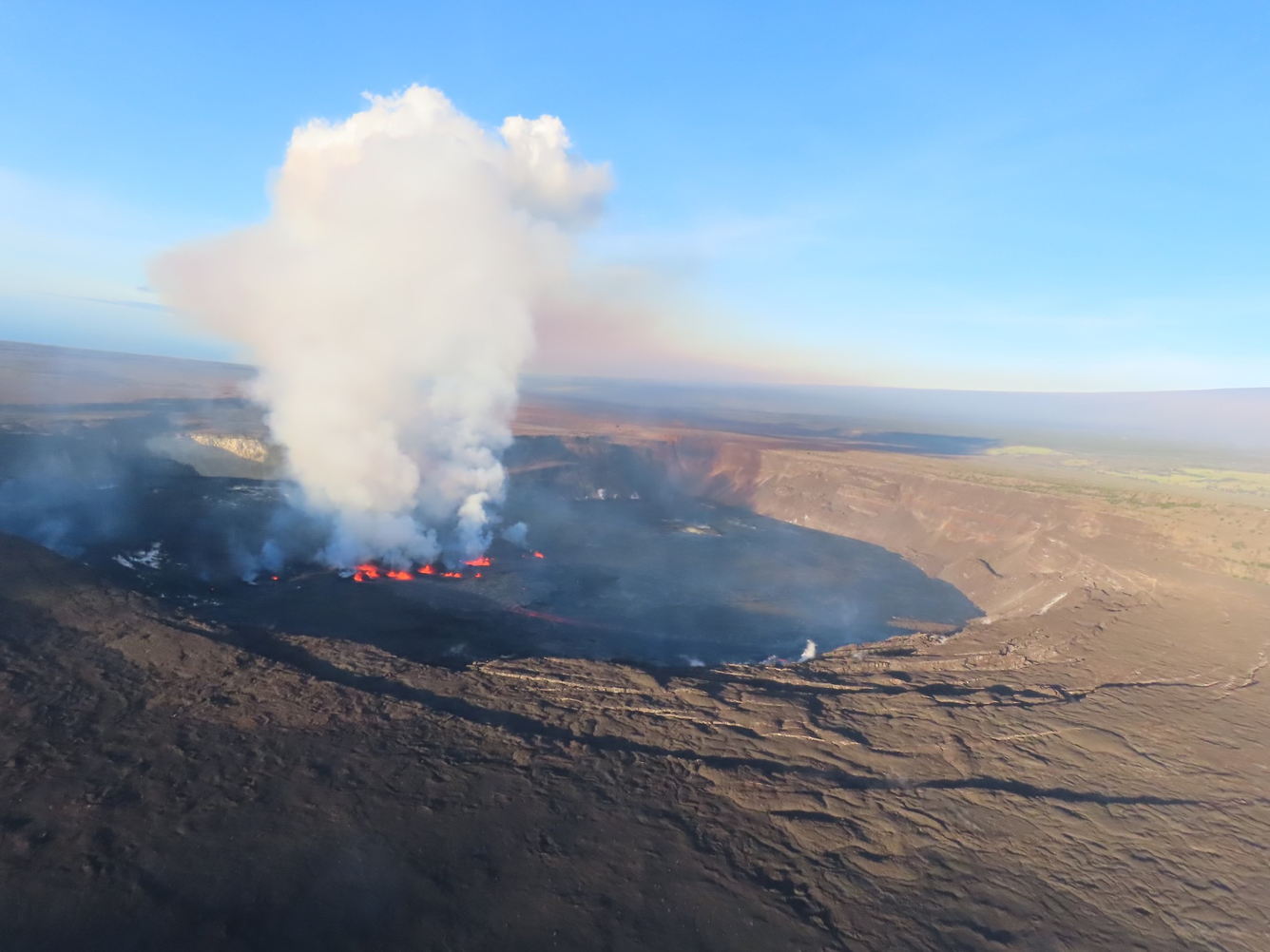 lava at the summit of Kīlauea