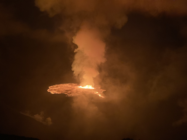 lava flowing in Halemaʻumaʻu crater