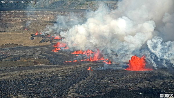 lava fountains at the summit of Kīlauea