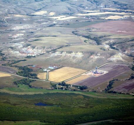 Drilling an oil well into the Bakken Formation in North Dakota