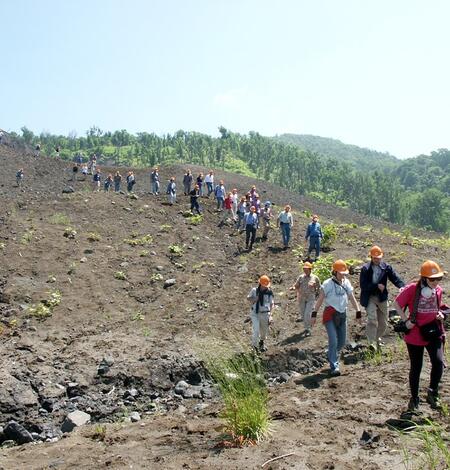 IUGG 2003 field trip to Usu volcano, Hokkaido