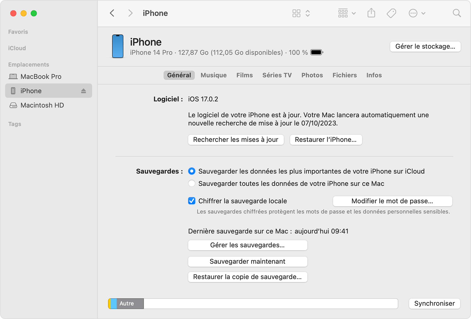 Fenêtre du Finder montrant l’iPhone sélectionné dans la barre latérale