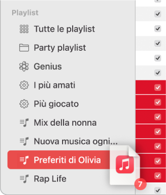 Un album che viene trascinato su una playlist. La playlist è evidenziata.