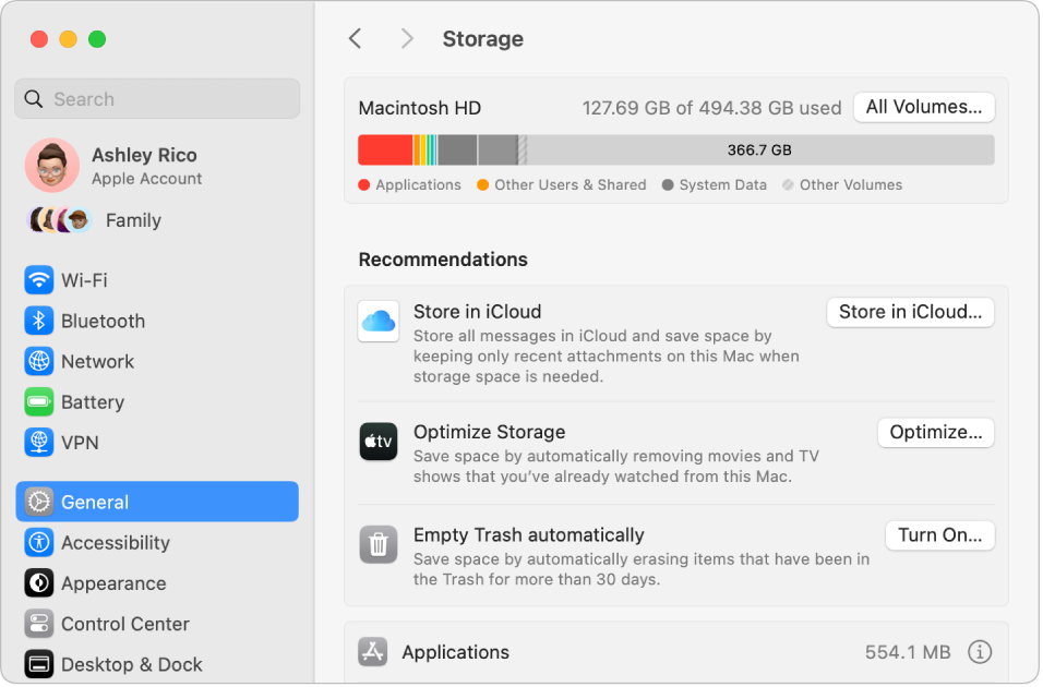 iCloud’da Sakla, En İyi Şekilde Depolayın ve Çöp Sepeti’ni otomatik olarak boşaltın seçeneklerini gösteren depolamaya yönelik Öneriler ayarları.