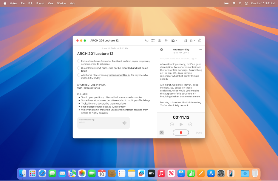 Une fenêtre de l’app Notes sur Mac affichant un enregistrement audio dans le corps de la note. le bouton Afficher la transcription est activé et une transcription en direct de l’enregistrement audio est affichée à l’écran.