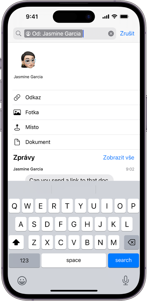 Vyhledávací pole v aplikaci Zprávy. Ve vyhledávacím poli je zobrazené kritérium, které omezuje hledání na zprávy od jednoho uživatele. Jsou vidět další volby – Odkaz, Fotka, Poloha a Dokument, které je možné do vyhledávacího pole přidat jako dodatečná kritéria.