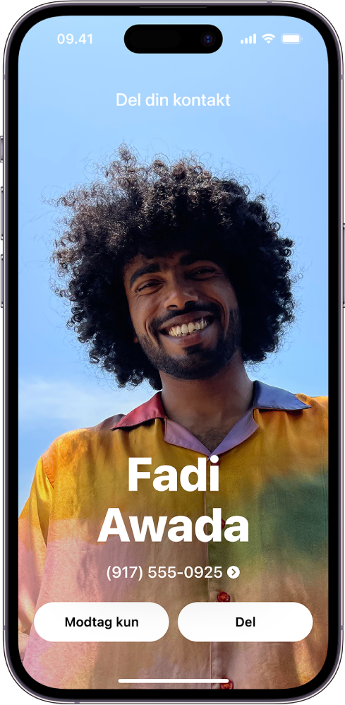 En NameDrop-skærm, der viser brugerens navn og telefonnummer. Under den findes knapperne Modtag kun eller Del.