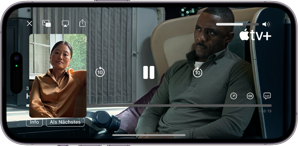 Eine SharePlay-Sitzung in einem FaceTime-Anruf mit „Apple TV+“-Videoinhalten, die im Anruf geteilt werden. Die Person, die den Inhalt teilt, wird im kleinen Fenster angezeigt, während das Video den Rest des Bildschirms ausfüllt. Die Steuerelemente für die Wiedergabe liegen über dem Video.