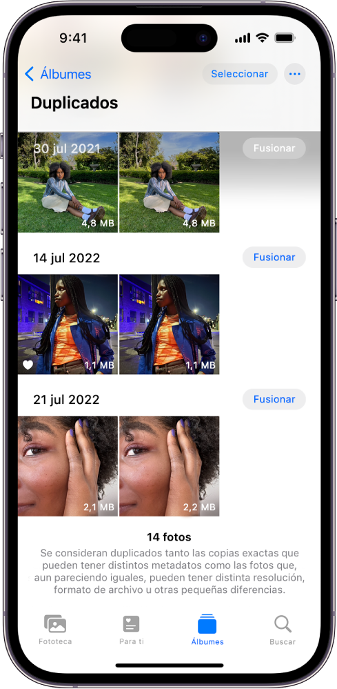 Pantalla Duplicados, donde las fotos duplicadas aparecen juntas. En el lado derecho de la pantalla están los botones Fusionar para fusionar cada par de fotos duplicadas.
