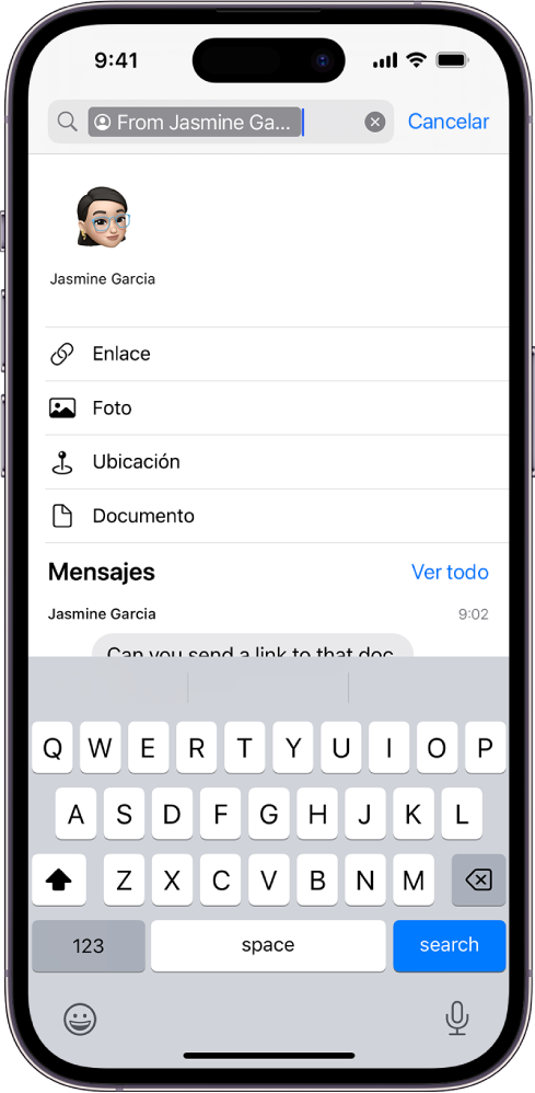 El campo de búsqueda en la app Mensajes. El campo de búsqueda contiene una etiqueta que limita la búsqueda a los mensajes de una persona. Aparecen otras etiquetas como opciones para añadirlas al campo de búsqueda (Enlace, Foto, Ubicación y Documento).