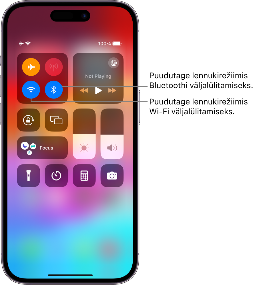 iPhone'i Control Center. Juhikute ülemises vasakus grupis on lennukirežiimi nupp (üleval vasakul), nupp Wi-Fi (all vasakul) ja nupp Bluetooth (all paremal). Lennukirežiim, Wi-Fi ja Bluetooth on kõik lülitatud sisse. Airplane Mode’is Bluetoothi väljalülitamiseks puudutage nuppu Bluetooth. Lennukirežiimis Wi-Fi väljalülitamiseks puudutage nuppu Wi-Fi.