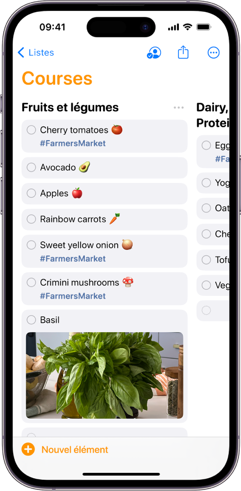 Une liste de courses dans Rappels, avec les catégories organisées en colonnes. Le bouton « Nouvel élément » se trouve en bas à gauche.