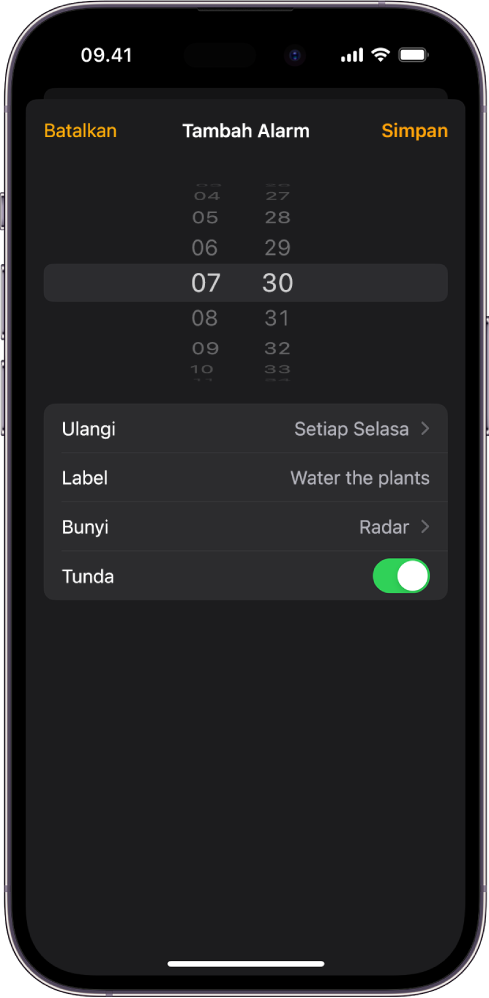 Layar untuk mengubah alarm, dengan pengaturan untuk mengubah waktu alarm, memilih apakah alarm diulang, menambahkan label alarm, memilih bunyi alarm, dan menyalakan penundaan.