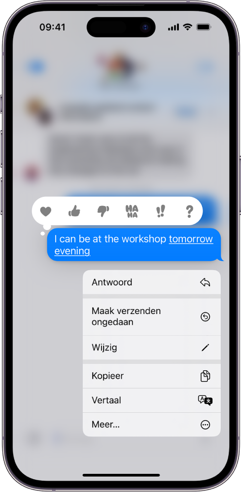 Een tekstbericht in Berichten met de menuopties 'Maak verzenden ongedaan' en 'Wijzig' zichtbaar. De rest van het gesprek is vervaagd, behalve de tekst die is geselecteerd.