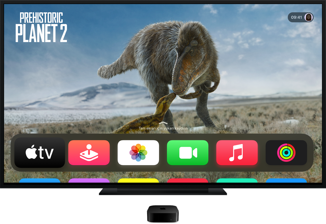 Ana ekranı gösteren bir televizyona bağlı Apple TV