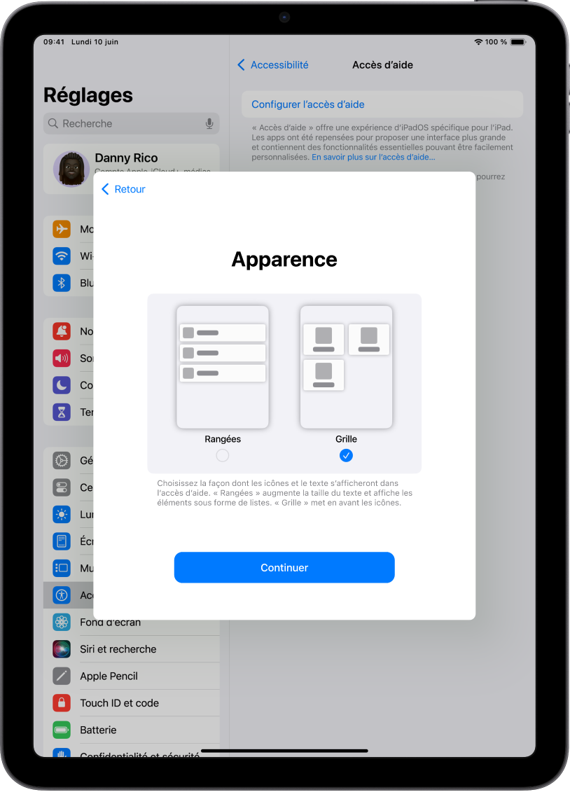 Un iPad en train d’être configuré pour « Accès d’aide », avec des options pour afficher le contenu dans des listes facilement lisibles ou dans une grande grille qui met en évidence les images et les icônes.